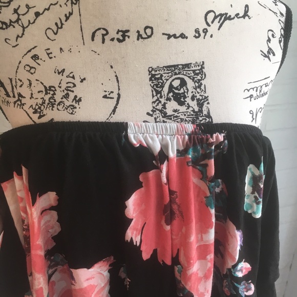 ONE LEFT🤗🤗Ruffle Off the Shoulder Maxi NWT SMALL - Picture 6 of 6